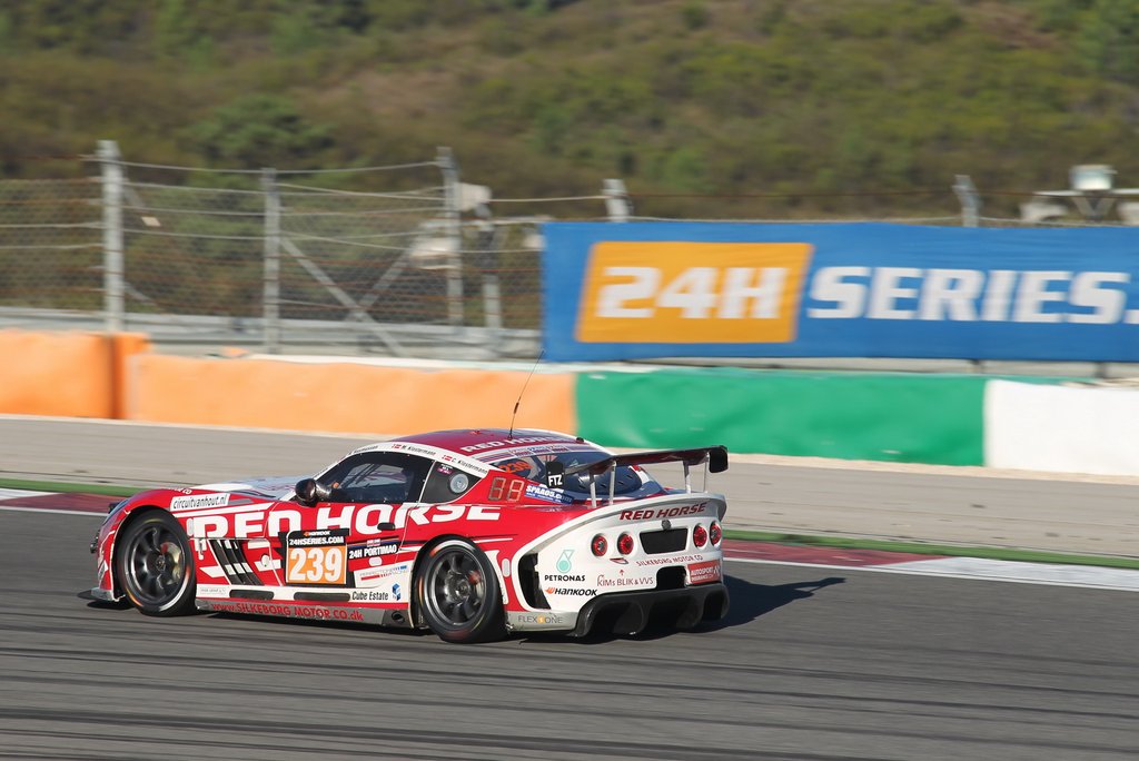 Fra 24 timers løb til Jyllandsringen. Perfection Racing stiller op til GrandPrixet med deres Ginetta G55.
(Foto: Henning Smed)